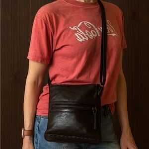 Vtg Unisex The Sak Black Leather Iris Small Kendra Smartphone Crossbody Handbag